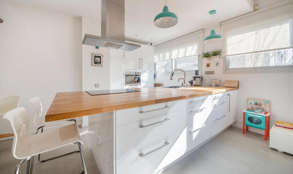 Magnificent Apartment Close To The Beach Sant Adrià de Besòs Exterior foto